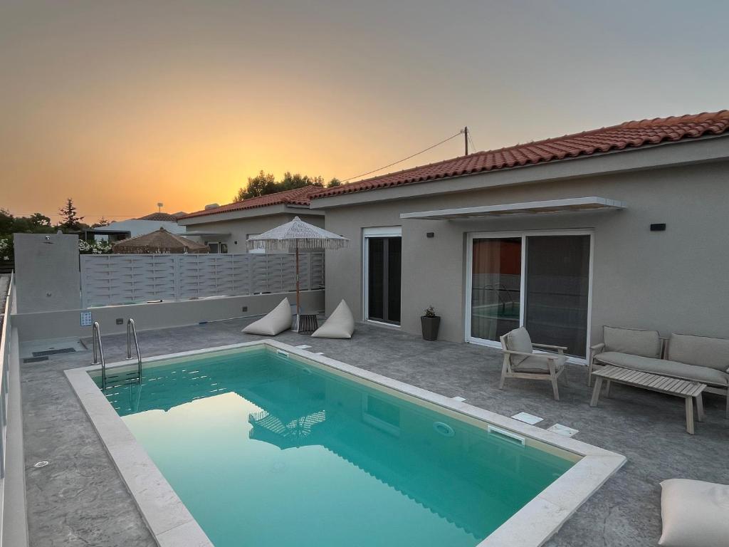 a swimming pool in the backyard of a house at Mirror Villas in Dhorizáta