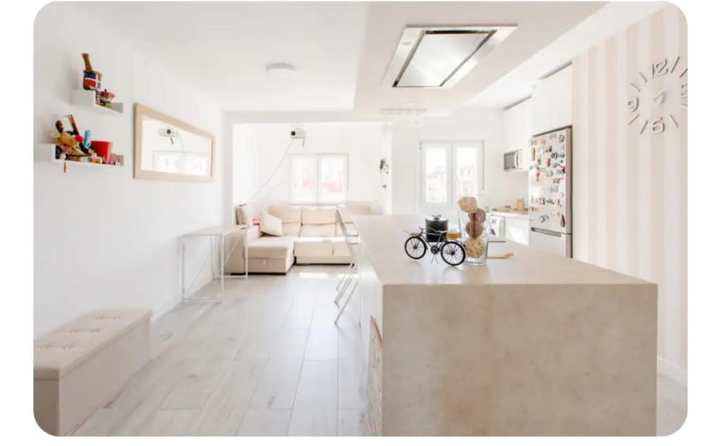 Habitación con cama doble en Plaza Castilla en piso compartido