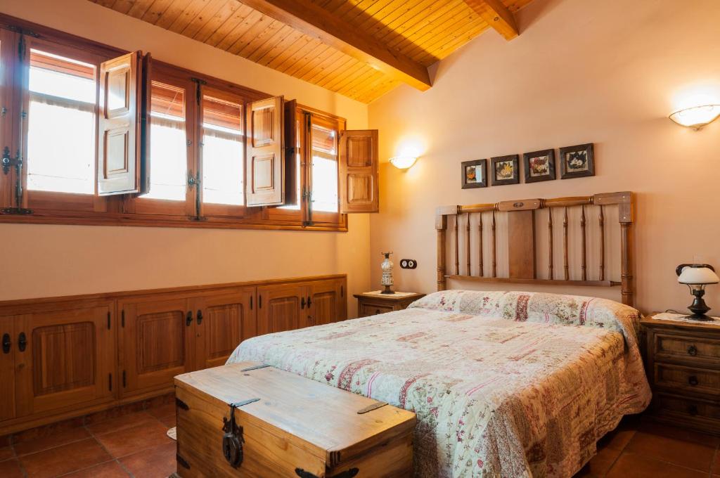 Cama o camas de una habitación en Casa Rural Rosa