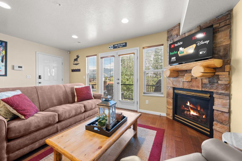 a living room with a couch and a fireplace at Basin Lakeside Getaway MH702Near Powder Mtn Hot Tub in Eden