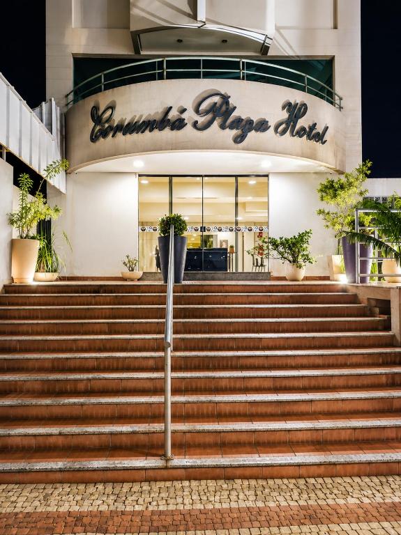 a set of stairs in front of a store at Corumbá Plaza Hotel in Luziânia