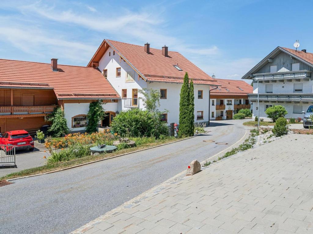 an empty street in a town with houses at Traudi in Waldkirchen