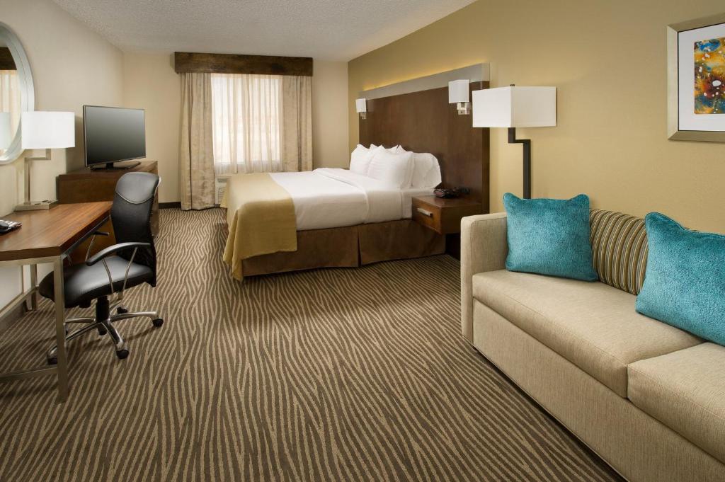 Holiday Inn El Paso Airport, an IHG Hotel - 
