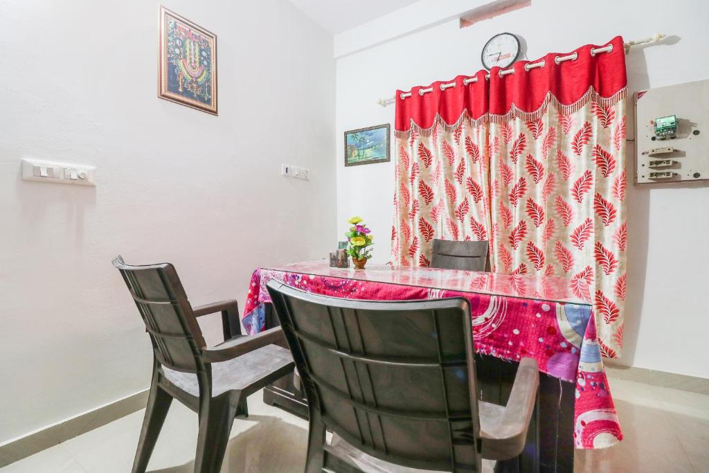 a dining room with a red table and chairs at SPOT ON Rohini Inn Kadampuzha in Malappuram