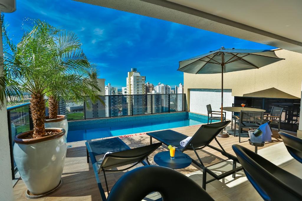a balcony with a view of a city skyline at Quality Hotel Flamboyant in Goiânia