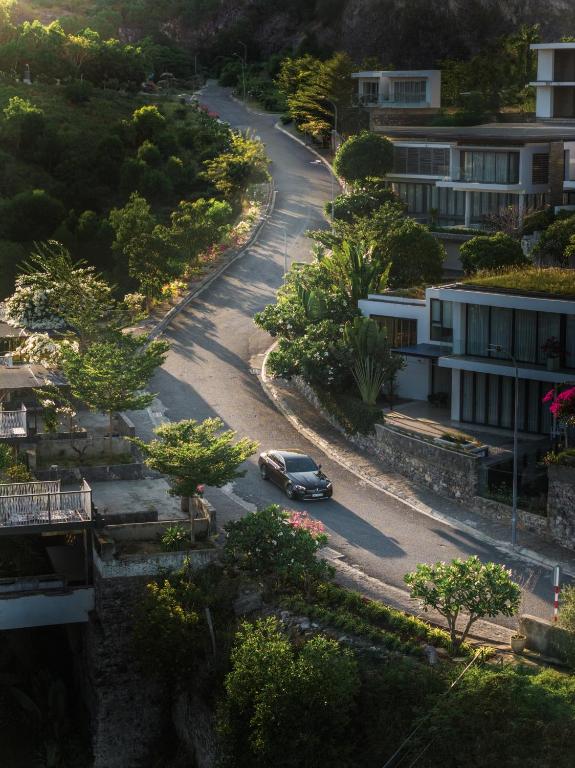 Tổng quan khu biệt thự Ocean Front Nha Trang – nơi kết hợp giữa không gian nghỉ dưỡng riêng tư, tiện nghi hiện đại và tầm nhìn hướng biển ấn tượng.