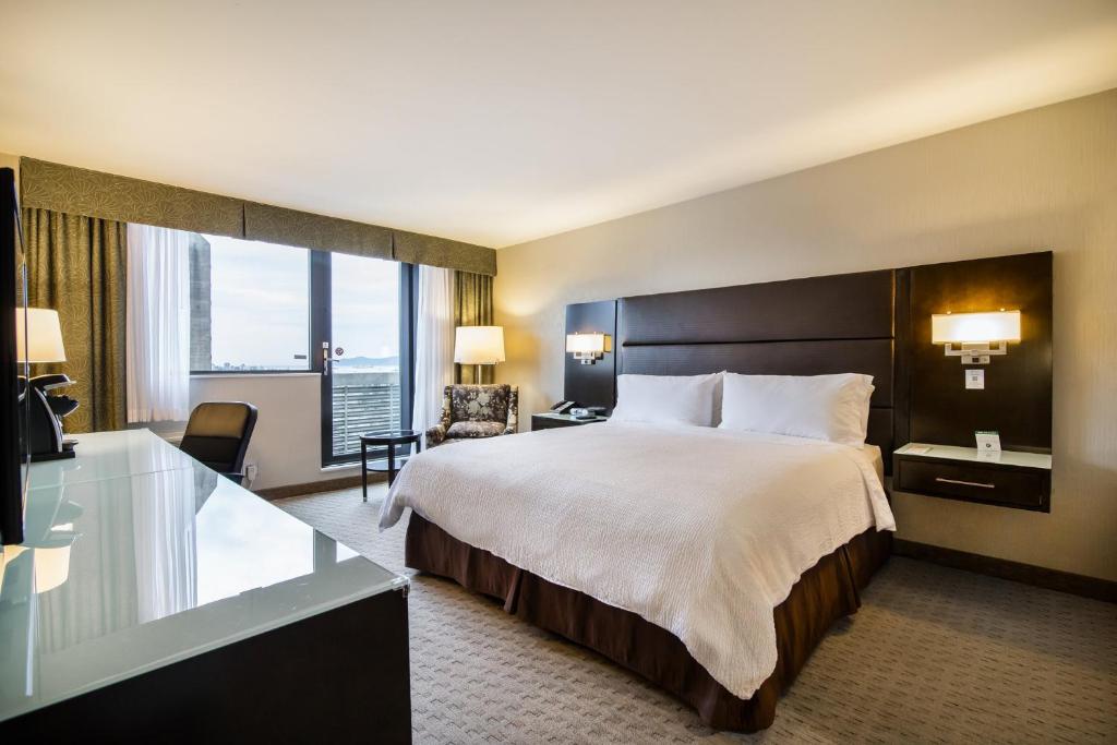 Travel Proud Sustainability certification Holiday Inn Vancouver-Centre Broadway by IHG - Habitación Estándar King Con Balcón