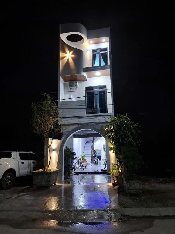 a building with an archway in front of it at night at Home Phong Vân in Hâu Thon