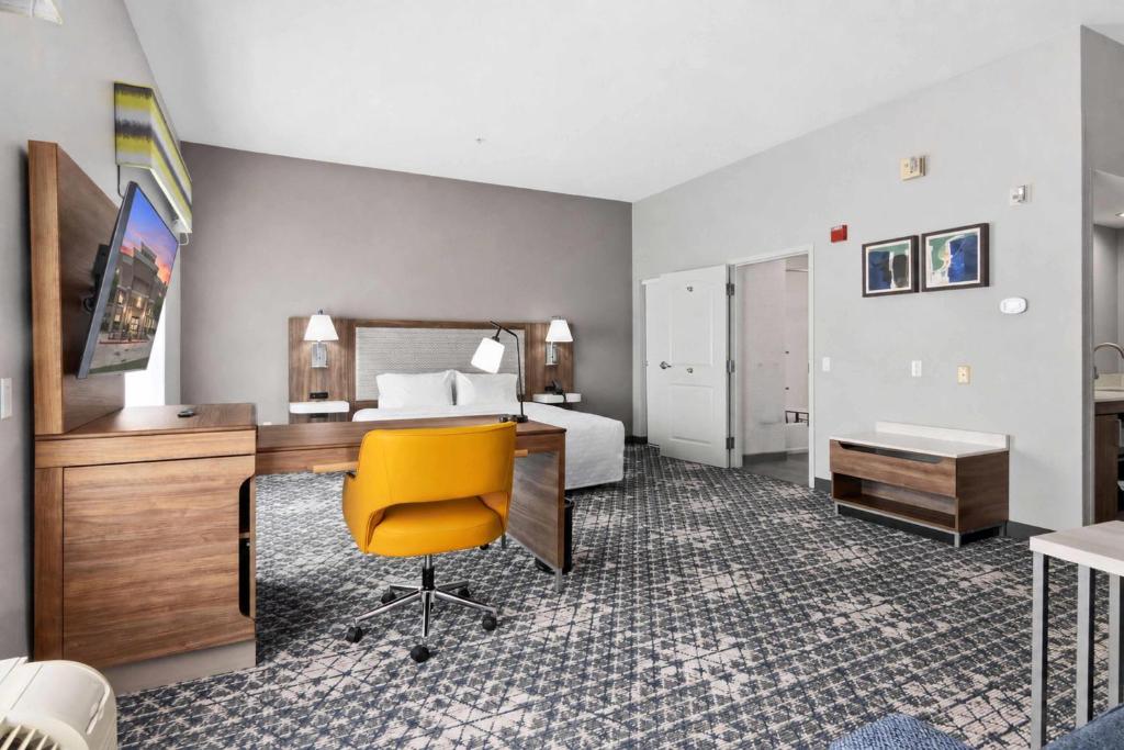 Hampton Inn & Suites Houston Rosenberg - 特大号床间 - 带沙发床和书房 - 禁烟