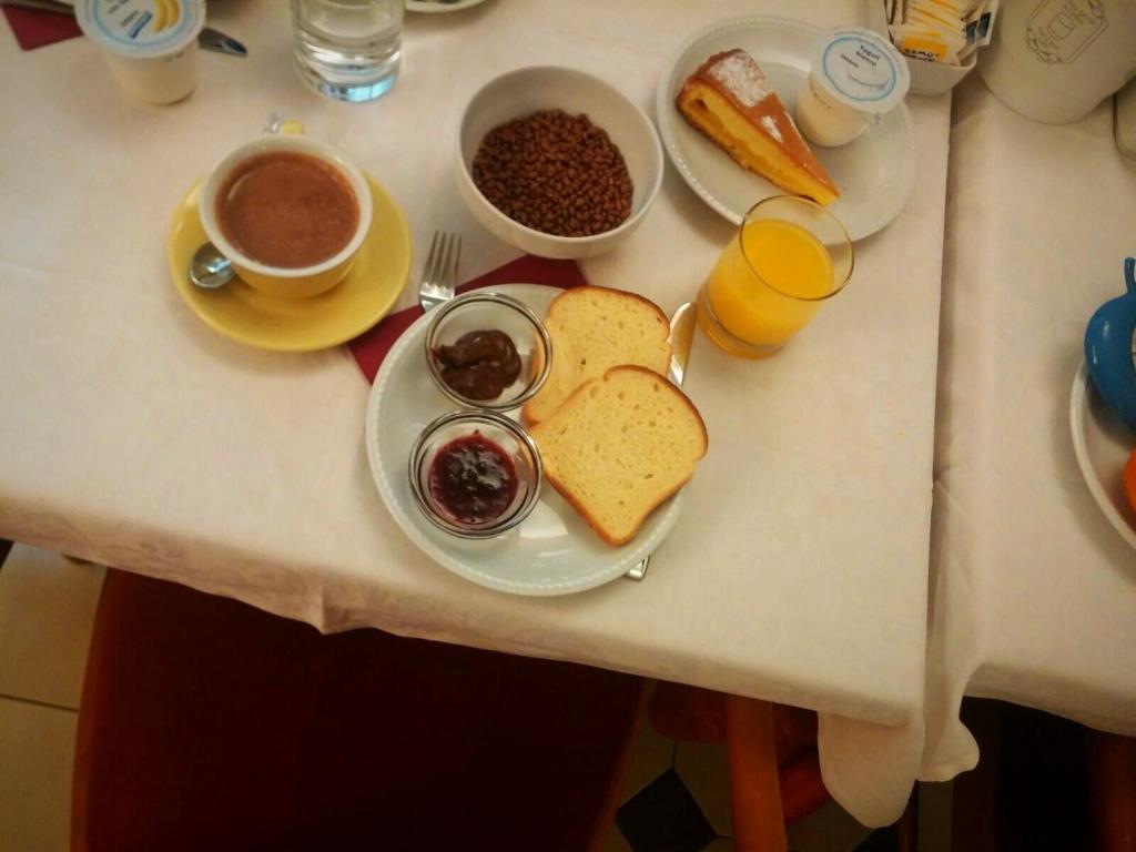 Jídlo v hotelu nebo okolí