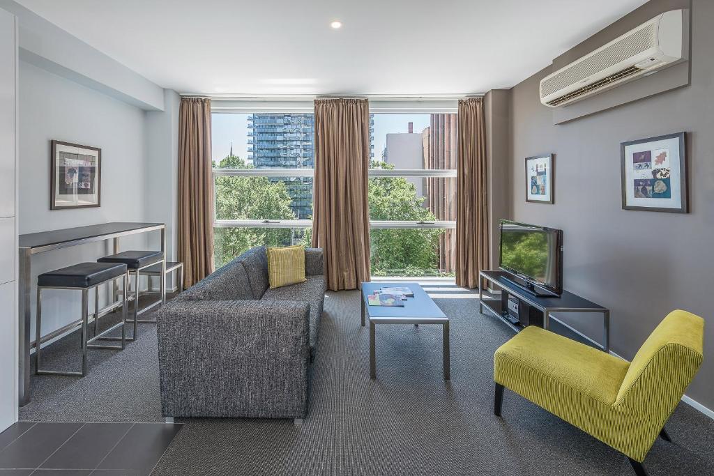 Mantra 100 Exhibition - Resim 3