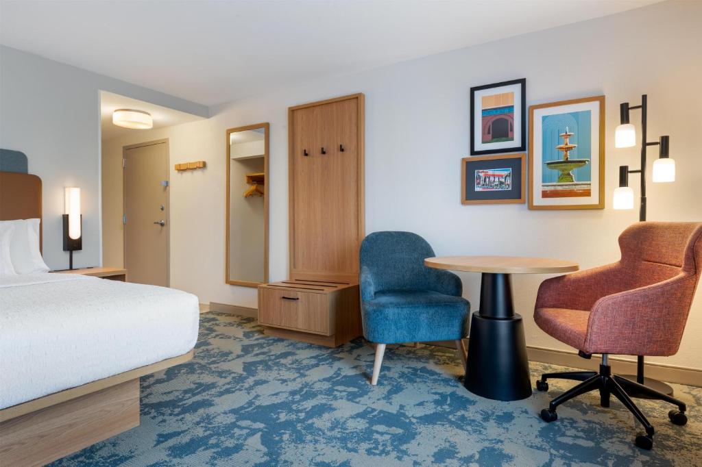 Hampton Inn & Suites Prattville - Quarto King Com Cama King-size - Não Fumador