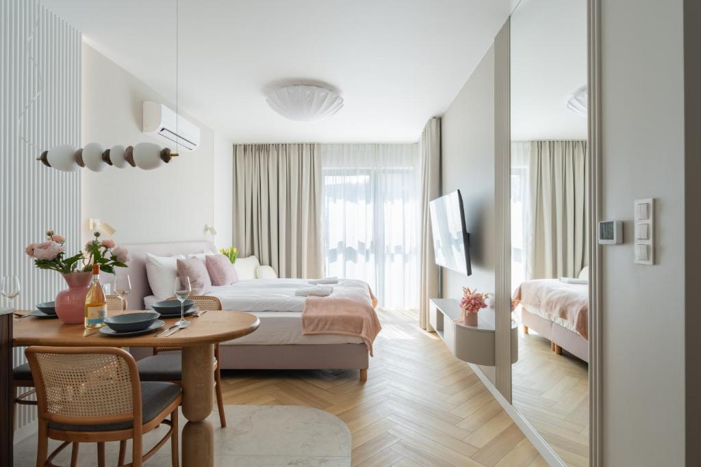 a bedroom with a bed and a table in a room at Laguna Beskidów Resort - Studio Sultanit in Zarzecze