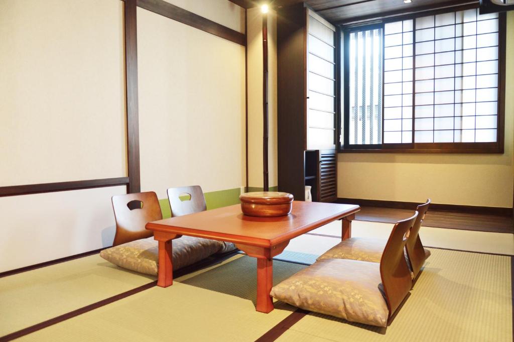 Posezení v ubytování Matsubaya Ryokan