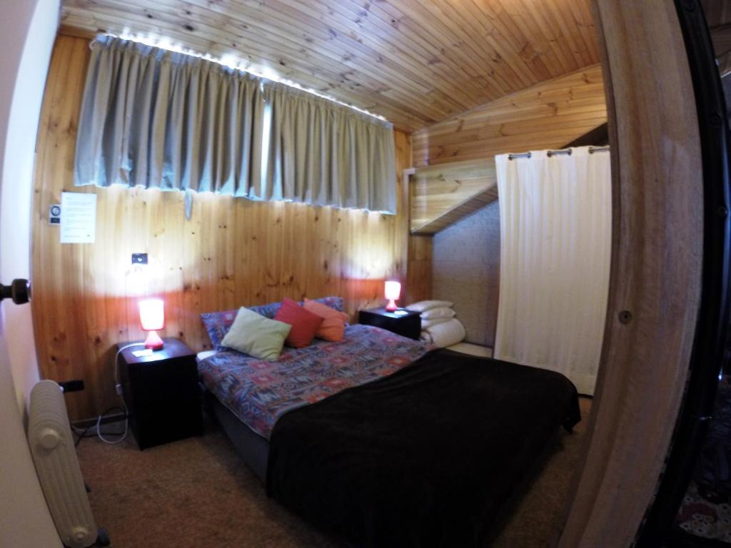 Кровать или кровати в номере Alpine Retreat Mt Buller