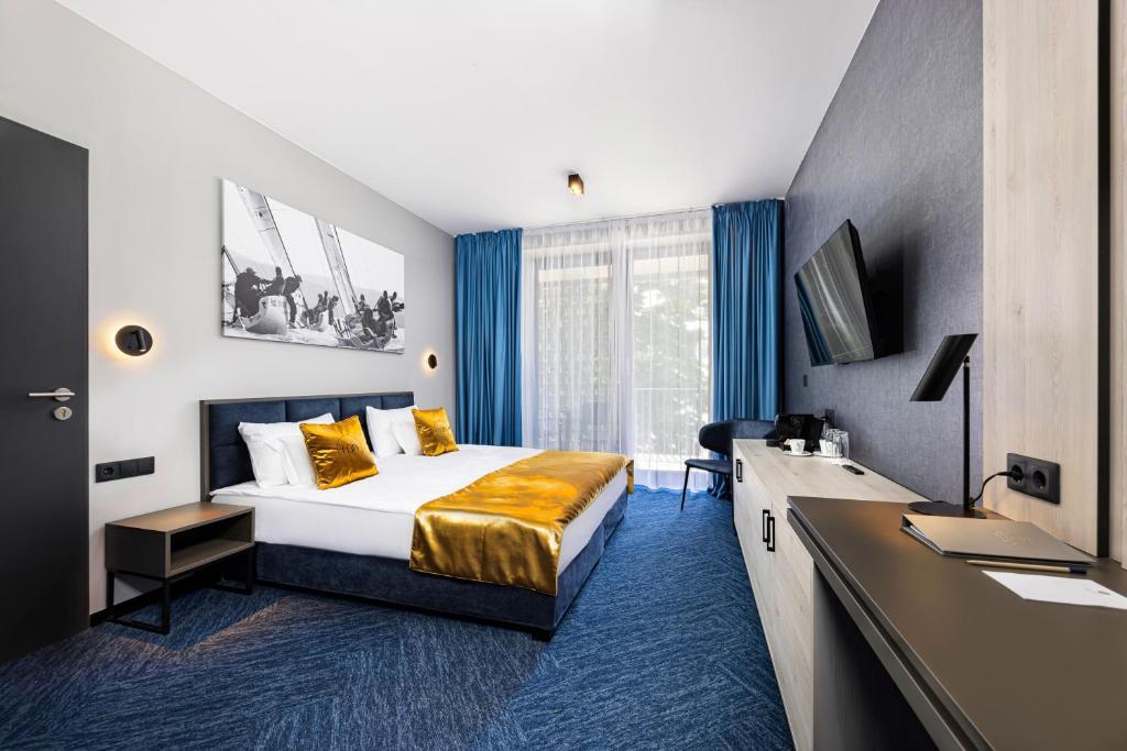 a hotel room with a bed and a desk at LUA Boutique RoomZ- Adults only in Balatonfüred