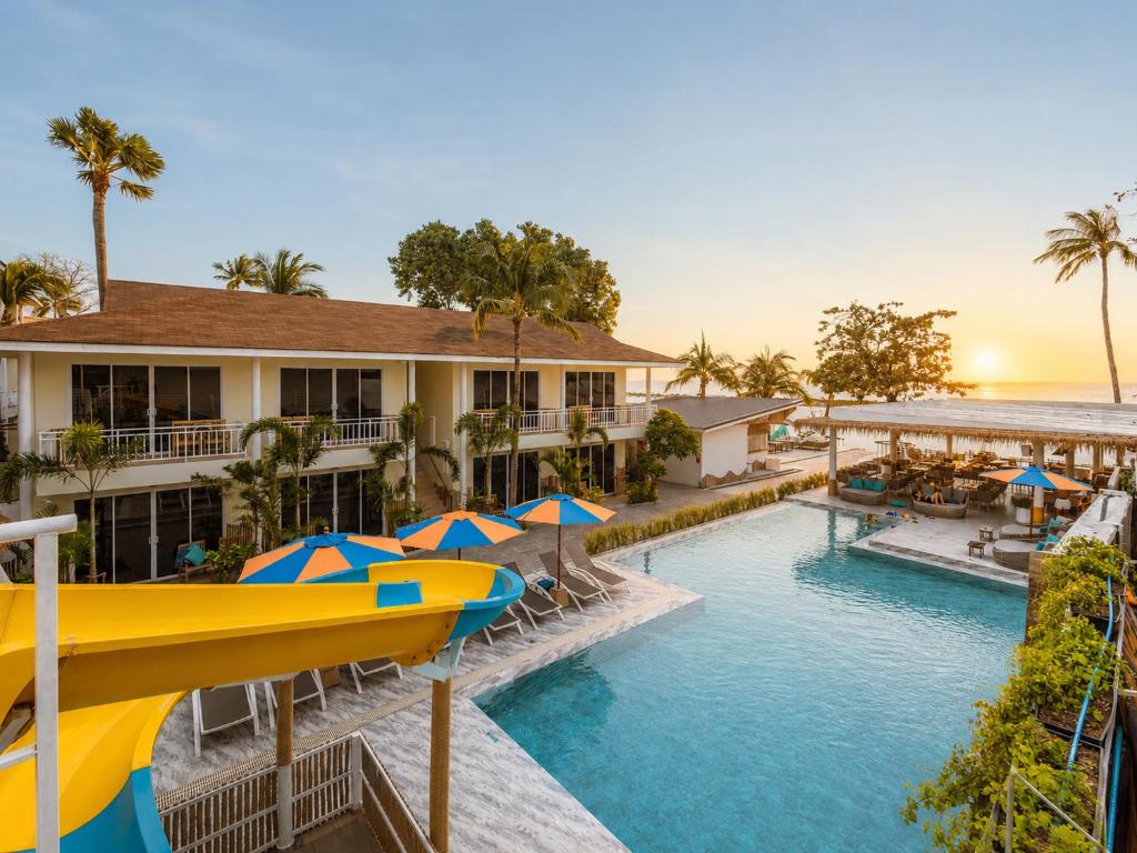 Piscina de la sau aproape de ARKbar Beach Club & Resort - Adults Only