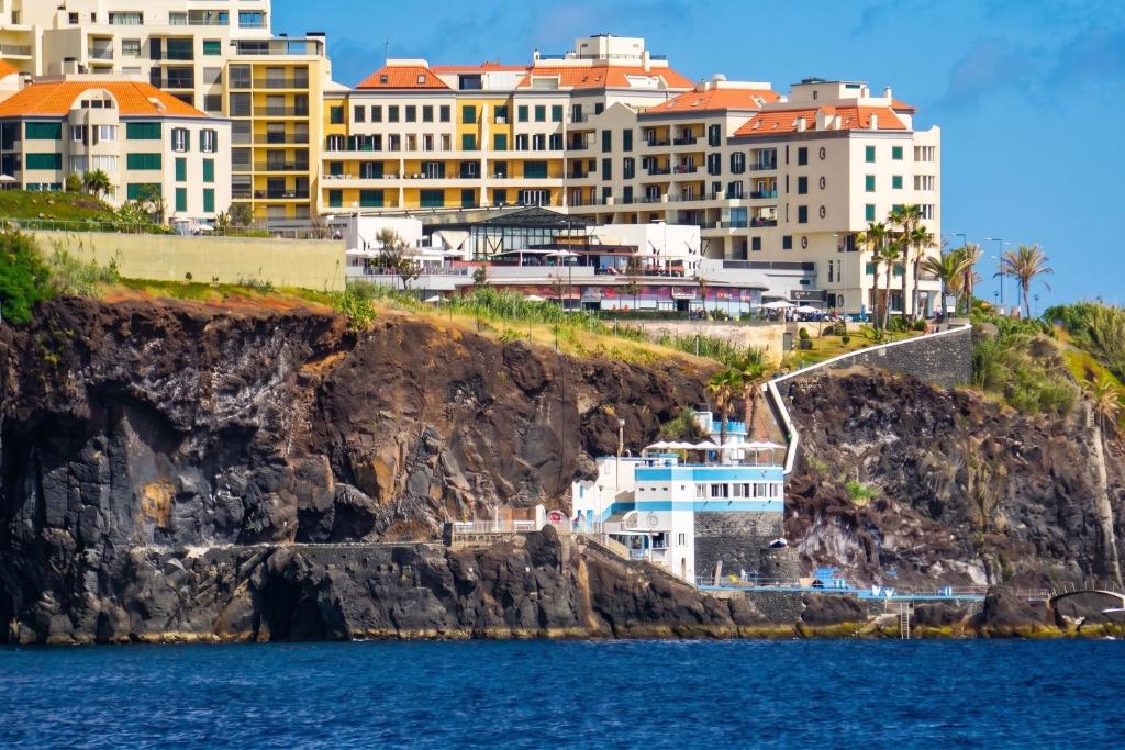 Modern apartment in Funchal, near city centre, 80m²