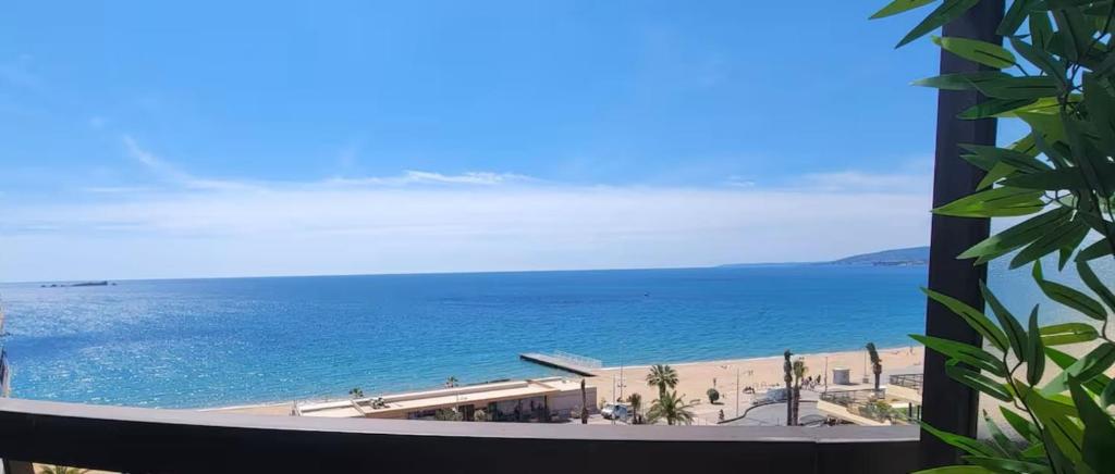 Apartment 3p with terrace on the seafront