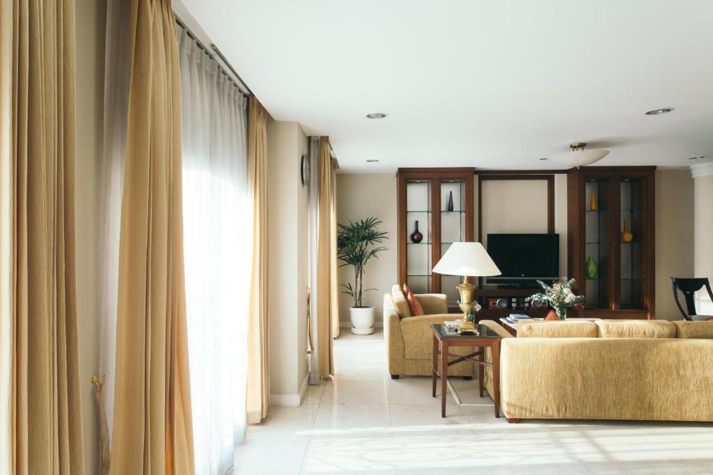 Posezení v ubytování Thomson Residence Hotel