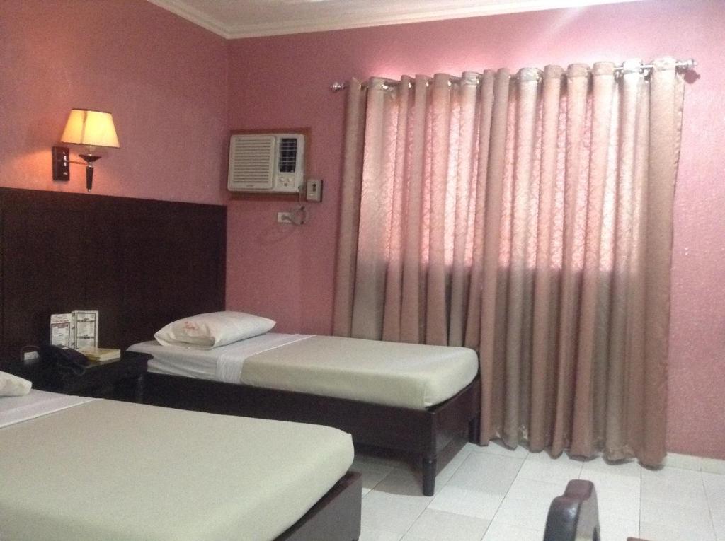 Postel nebo postele na pokoji v ubytování Miami Inn