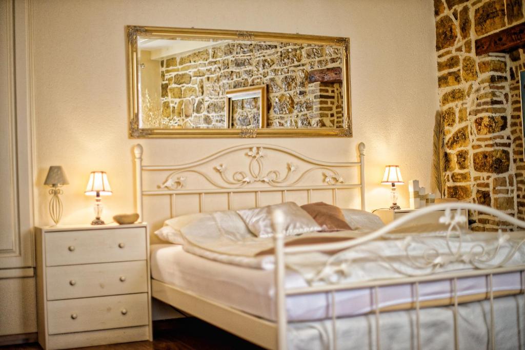 Posteľ alebo postele v izbe v ubytovaní Duplex Apartment Camelia in charming Old town