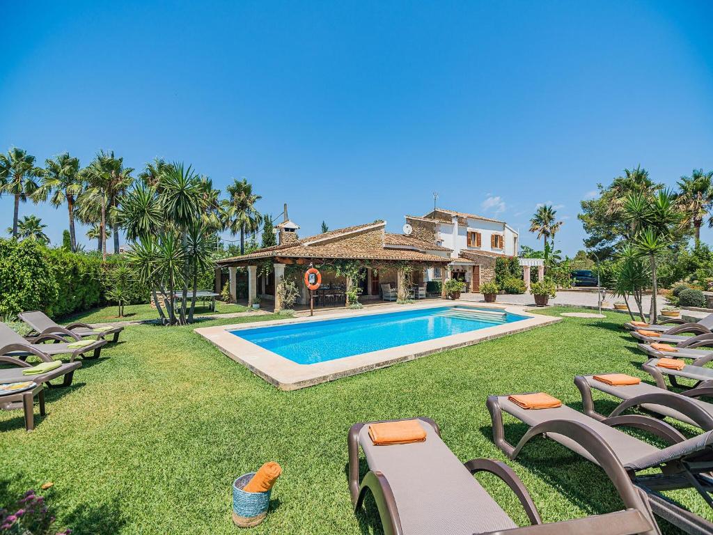 Elegant Pool Villa in Alcúdia
