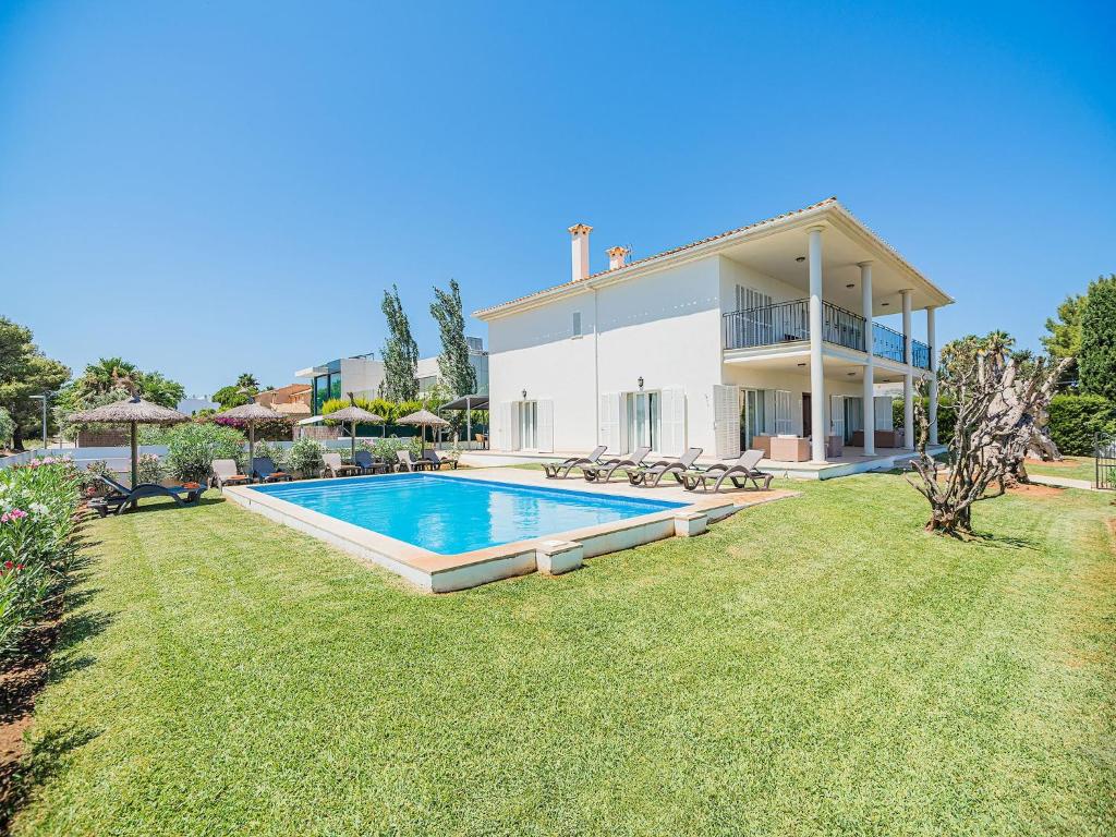 Villa with Pool Near Beach in Mallorca