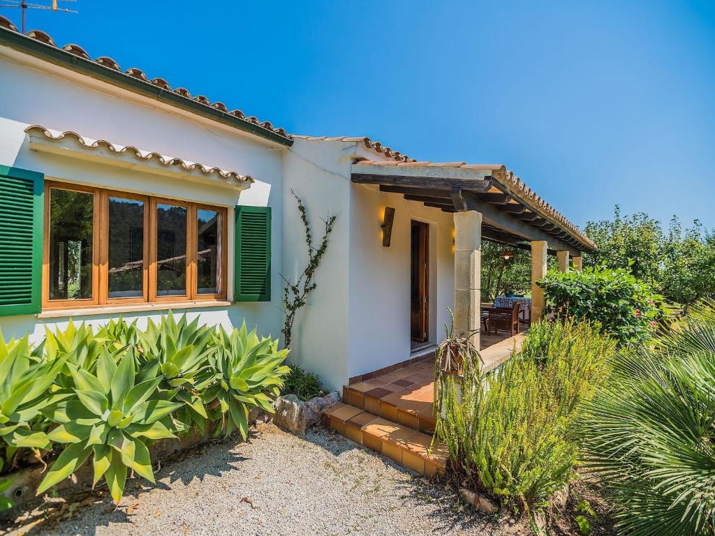 Mountain View Villa for 5 in Pollensa