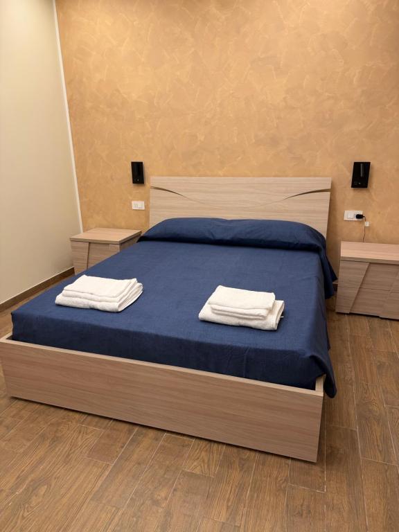 a bedroom with a bed with two towels on it at La Stella dei Venti in Scilla