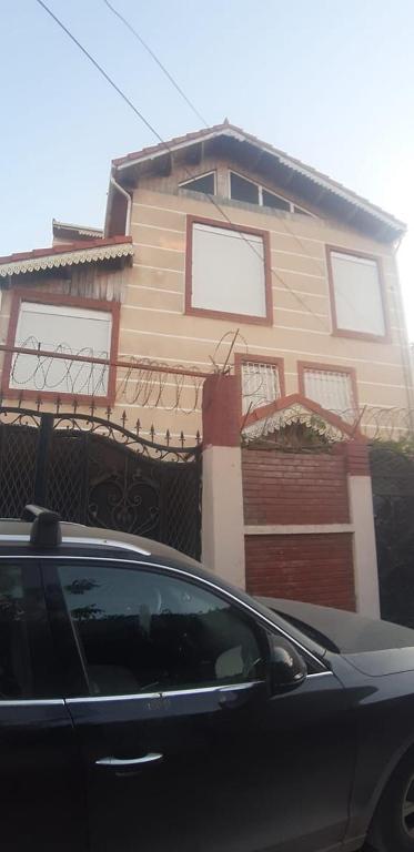 a black car parked in front of a house at Villa skikda in Skikda