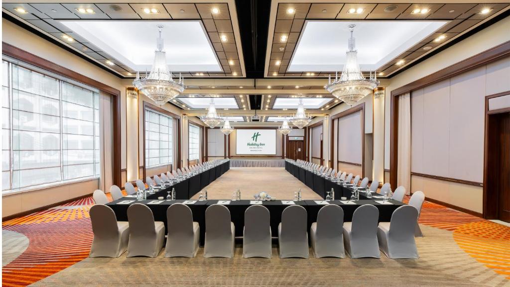 Holiday Inn Bangkok Silom by IHG: desk