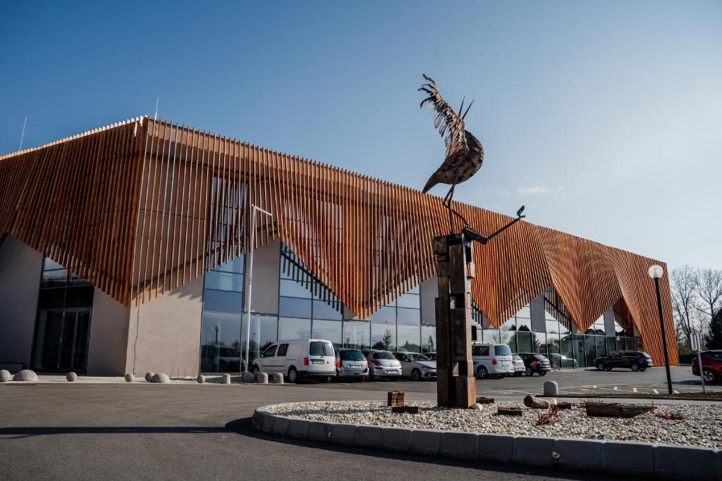 a statue of a giraffe on top of a building at Hotel Narcisa in Veržej