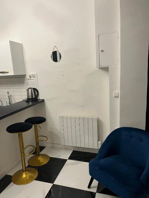 BLACK & WHITE - CHIC & PETIT MAISON- Pigalle 9eme