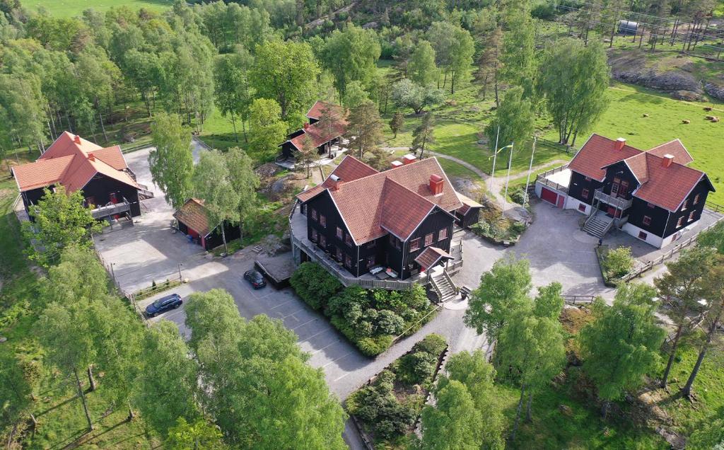 an overhead view of a large house with at Ulkeröds Gård in Hedekas