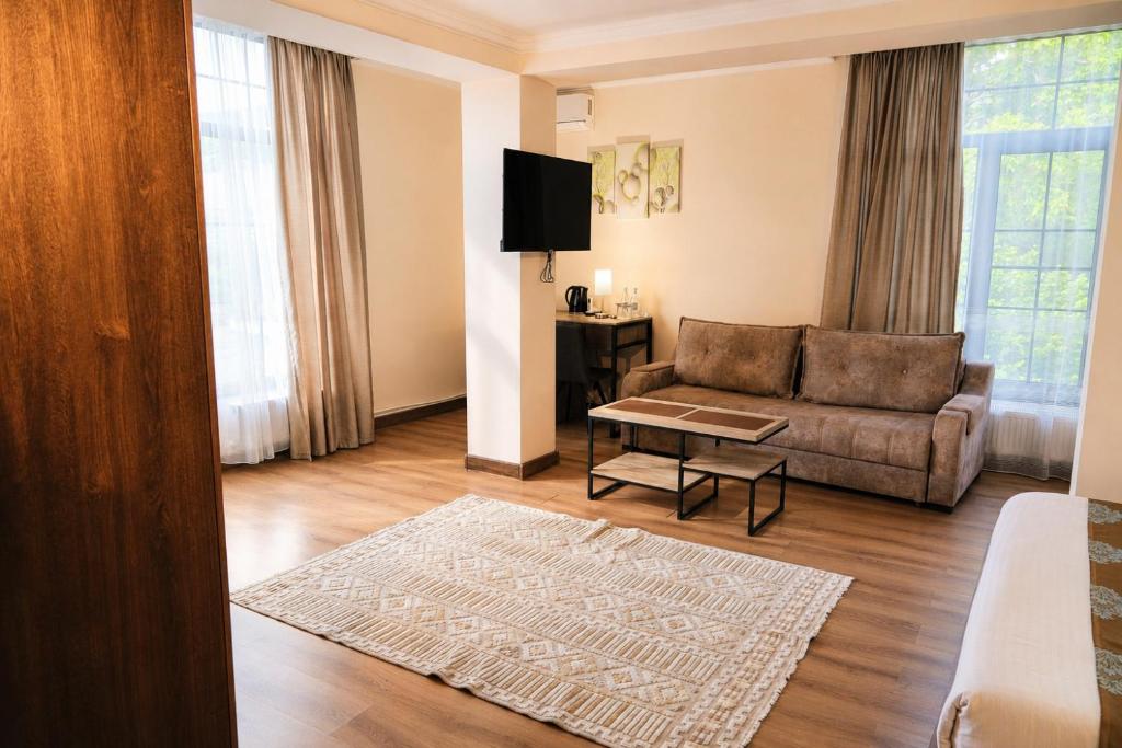 Madin Eco Hotel - 豪华家庭房
