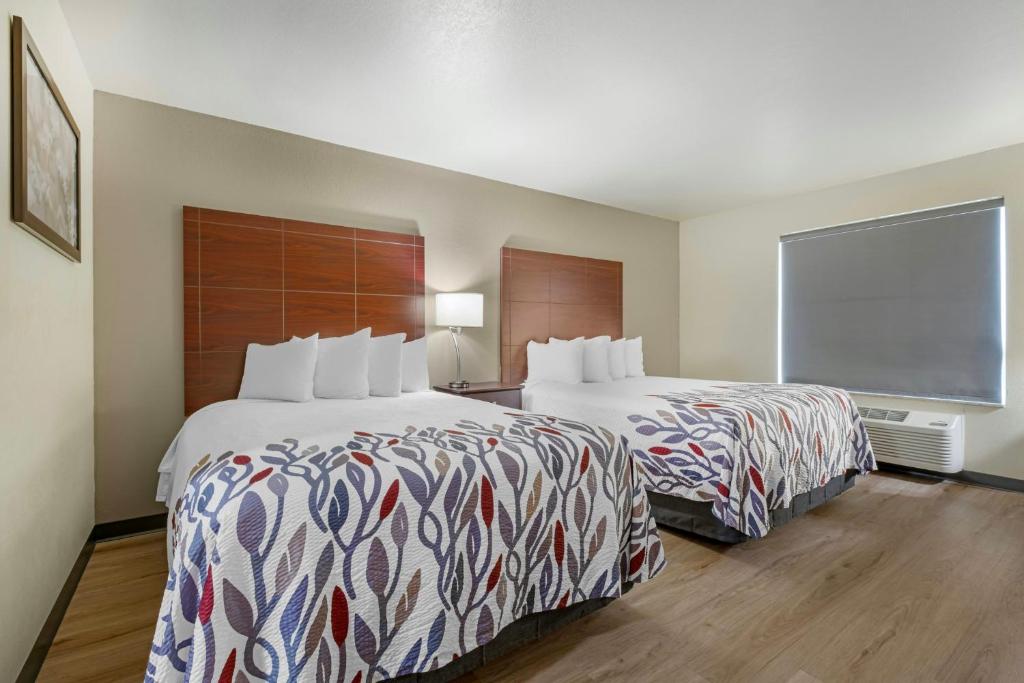 Cobblestone Hotel & Suites - Charlestown - 