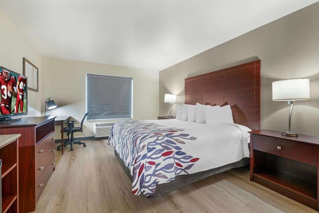 Cobblestone Hotel & Suites - Charlestown - 