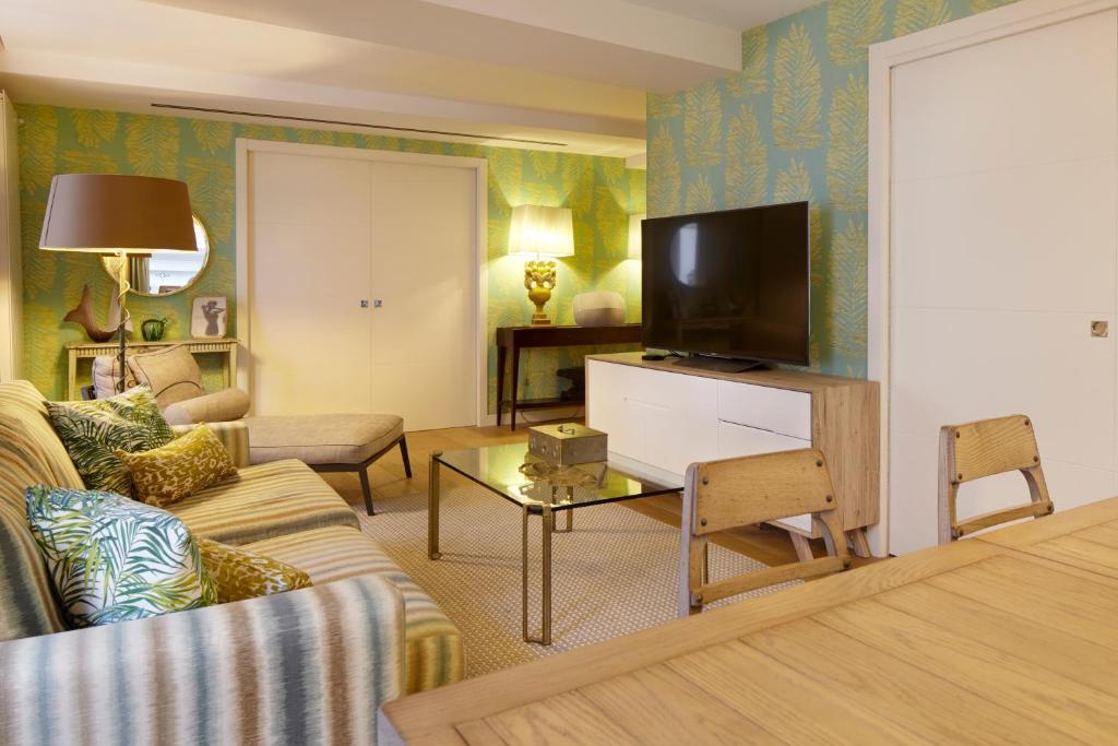 Televízia a/alebo spoločenská miestnosť v ubytovaní Hika Mika Apartment by FeelFree Rentals