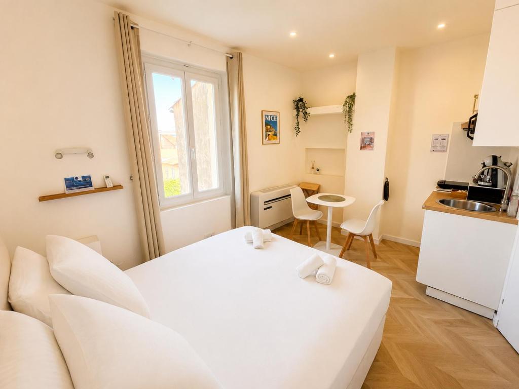 Joyau Prestige, Studio, 2P, AC, Coeur Vieil Antibes
