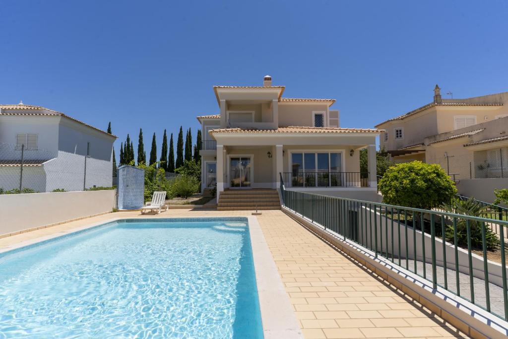 #416 Spacious Villa Private Pool, BBQ & Parking