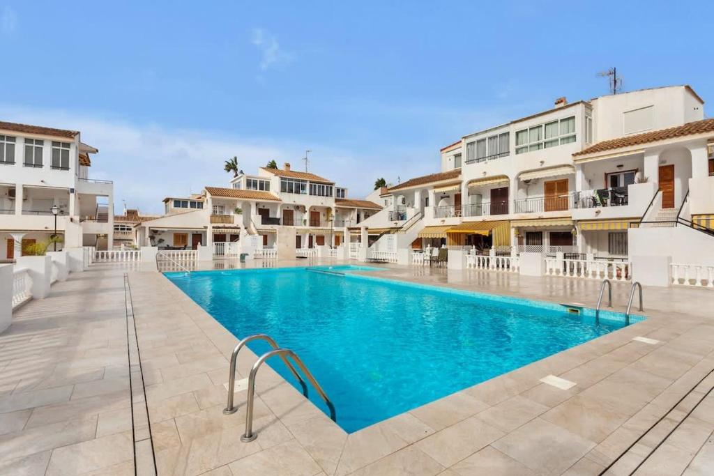 Peaceful 1BR Apt 10min Beach Pool & Workspace
