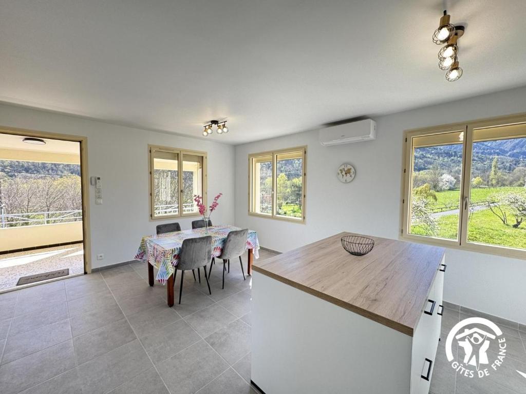 a kitchen and dining room with a table and chairs at Le canigou in Fuilla