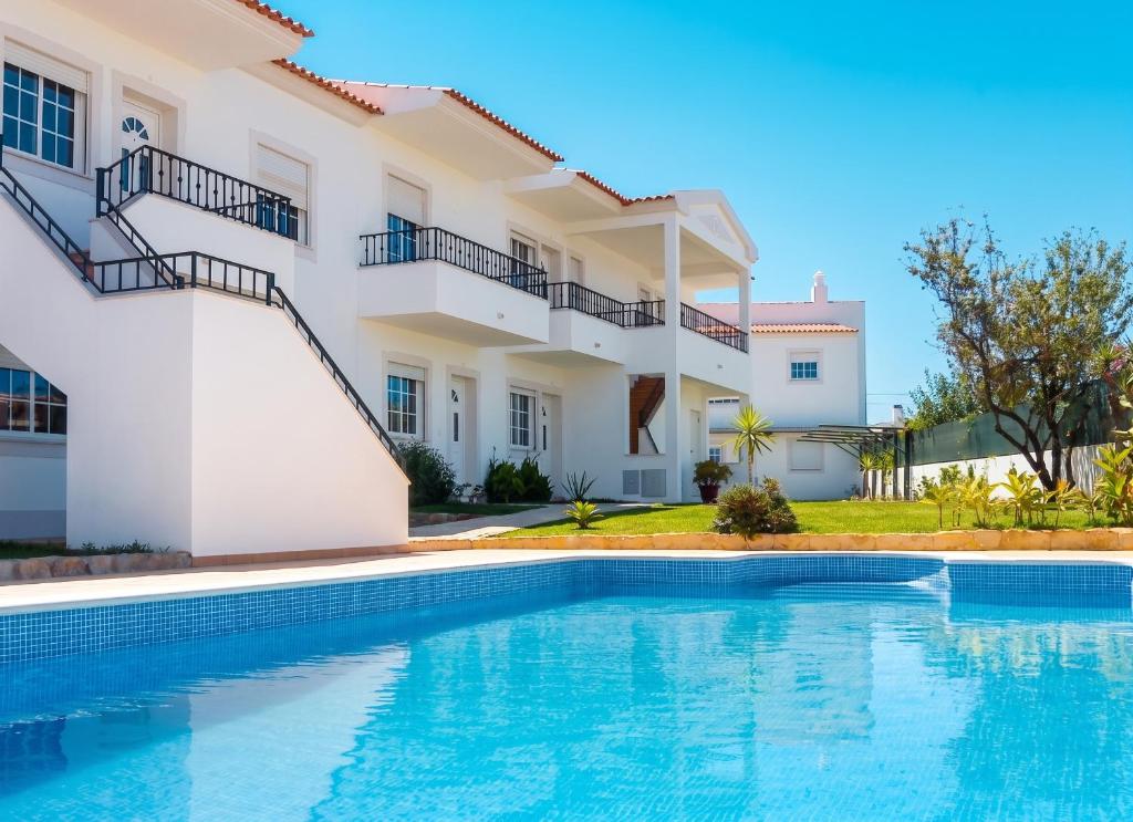Charming Apartment in Albufeira, 60 m², Mountain View