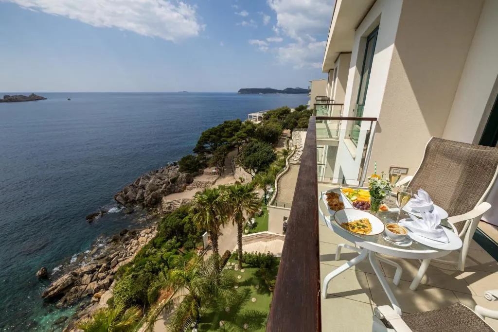Royal Sky King Suite Sea View with Balcony