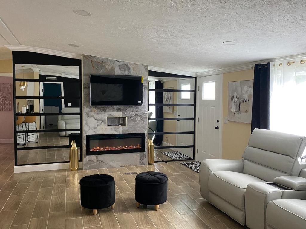 a living room with a couch and a fireplace at Loeras Inn in Dumfries