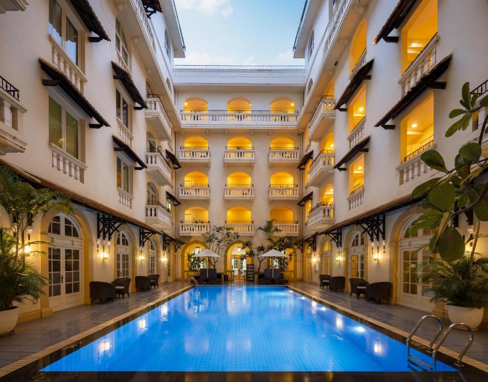 an indoor swimming pool in a building at Central Mansions Hotel and Apartments in Phnom Penh