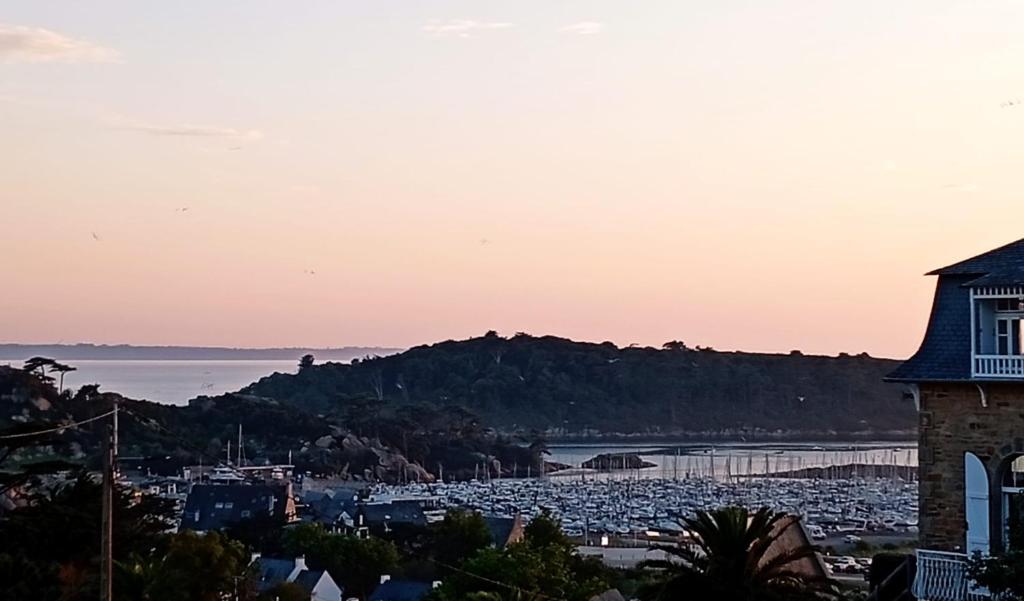 Gallery image of Vue Mer Côte de Granit Rose en Bretagne in Trébeurden