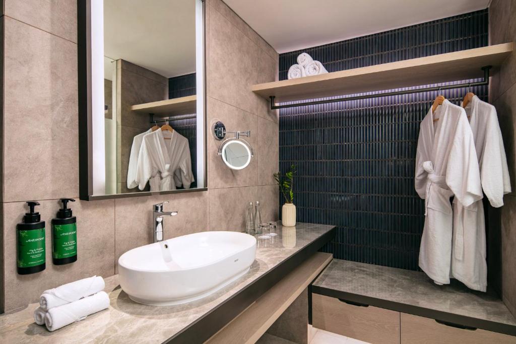 Crowne Plaza Labuan Bajo by IHG - Camera King Standard - Accessibile Ai Disabili