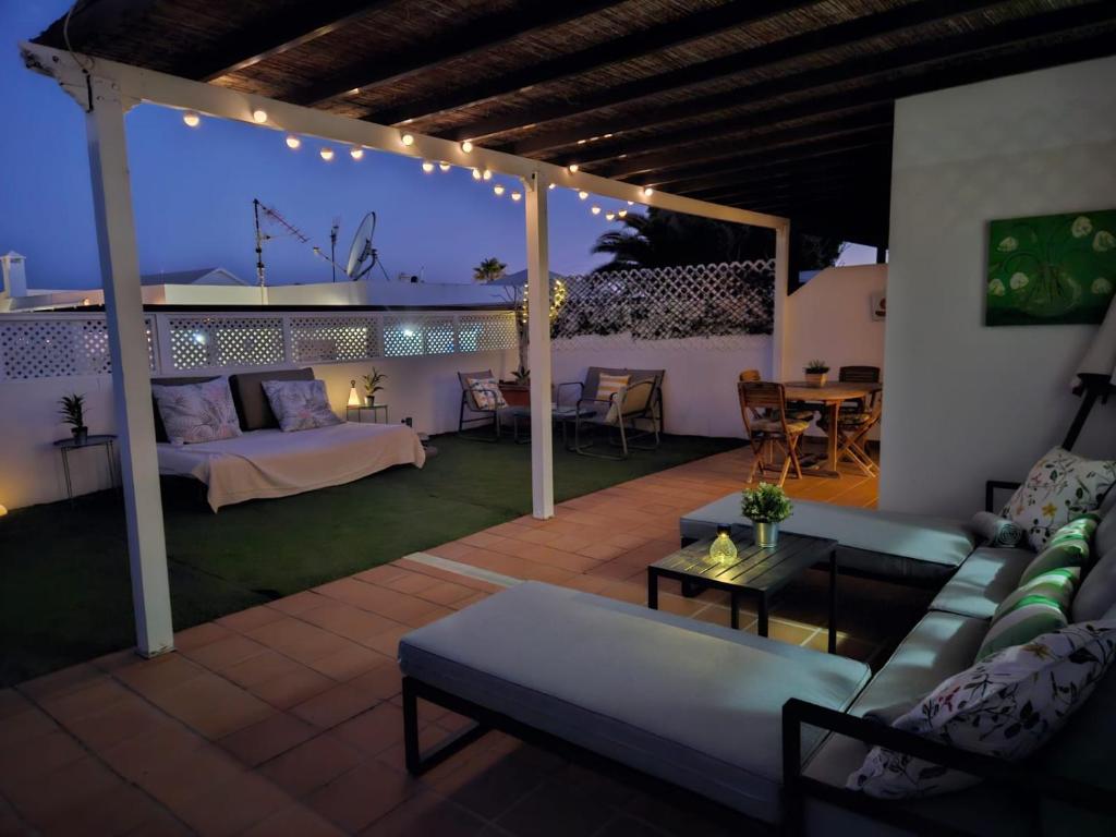 a living room with a couch and a table at Casita La Concha in Playa Honda